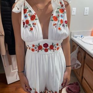 Embroidered romper forever 21